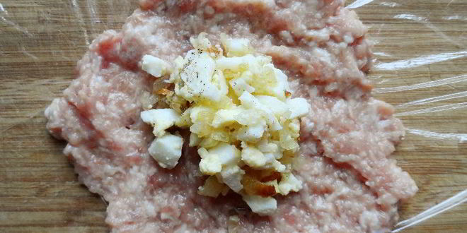 Рецепт мясных зраз с яйцом и луком