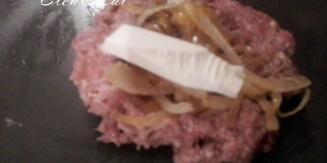 Рецепт зраз по особому с начинкой из жареного лука и брынзы