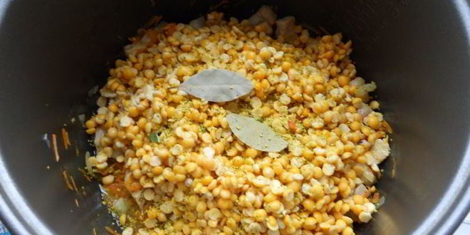 Рецепт гороховой каши со свининой в мультиварке