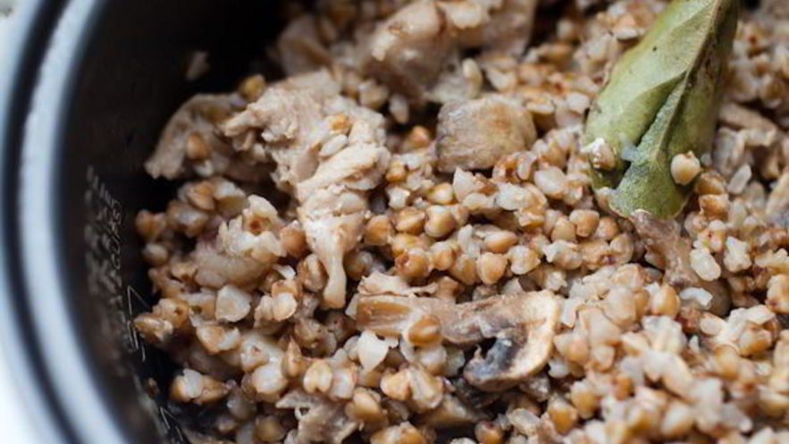 Рецепт гречки с курицей и грибами