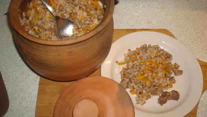 Рецепт Гречки со свининой в махотке