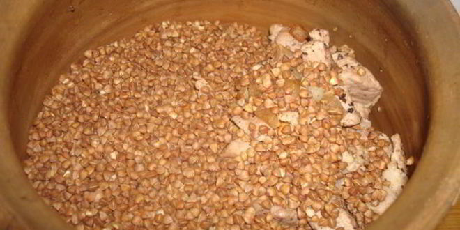 Рецепт гречки со свининой в махотке