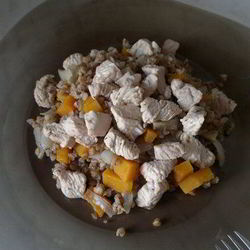 Рецепт Гречневой каши с тыквой, луком, имбирем и грудка индейки