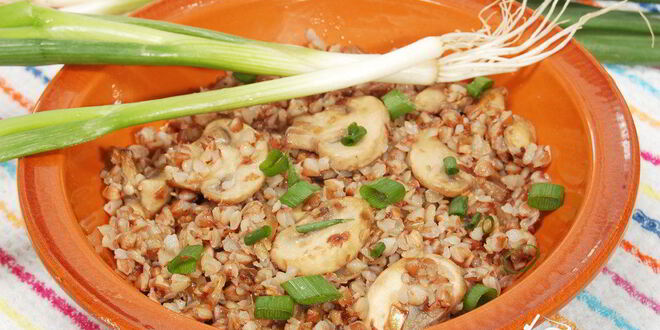 Рецепт каши гречневой с грибами и луком