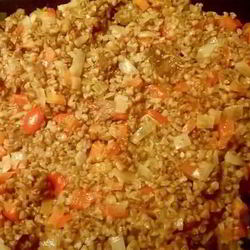 Рецепт Каши гречневой с овощами и тушенкой