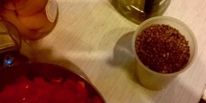 Рецепт каши гречневой с овощами и тушенкой