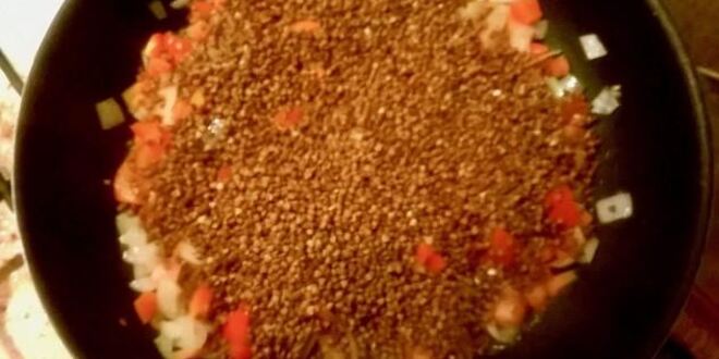 Рецепт каши гречневой с овощами и тушенкой