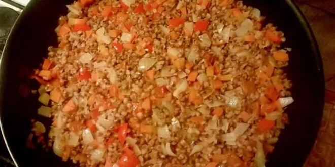 Рецепт каши гречневой с овощами и тушенкой