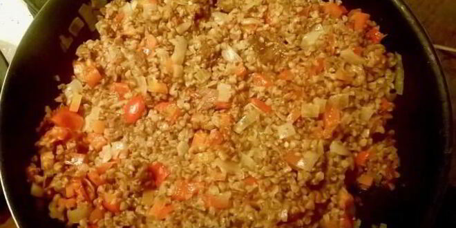 Рецепт каши гречневой с овощами и тушенкой