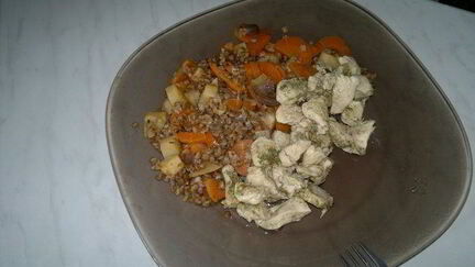 Рецепт Куриной грудки с зеленым хмели — сунели и гречка с сельдереем и морковью