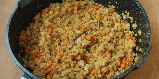 Рецепт каши из красной чечевицы с морковью и изюмом