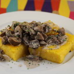 Рецепт Жареной поленты в соусе из лесных грибов и чеснока