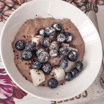 Рецепт Льняной каши с голубикой и шоколадной крошкой