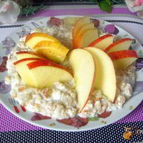 Мультизлаковая молочная каша с яблоком