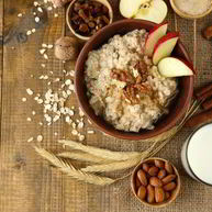 Рецепт Овсяной каши с изюмом и грецкими орехами