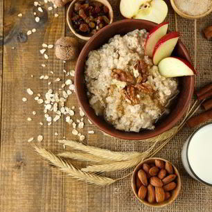 Рецепт Овсяной каши с изюмом и грецкими орехами