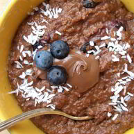 Рецепт Овсяной каши с шоколадом, голубикой и кокосовой стружкой