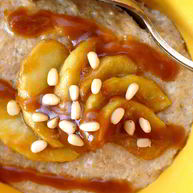 Рецепт Овсяной каши с яблоком и соленой карамелью