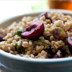 Рецепт Овсяной каши с ягодно-фисташковым соусом