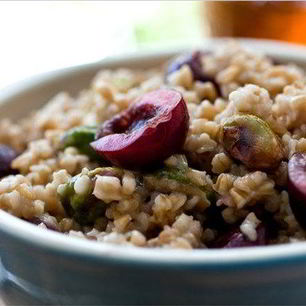 Рецепт Овсяной каши с ягодно-фисташковым соусом