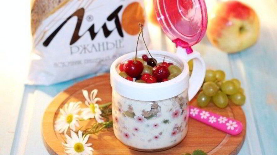 Рецепт овсянки в банке с отрубями и фруктами