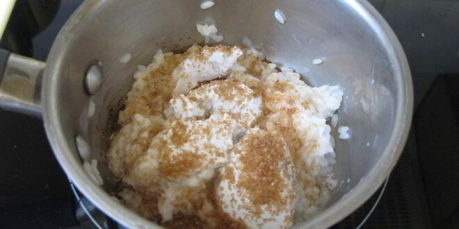 Рецепт рисовой каши с клубникой и кокосовым молоком