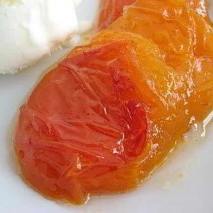 Рецепт Абрикосов в ромашковом сиропе со сметанным мороженым