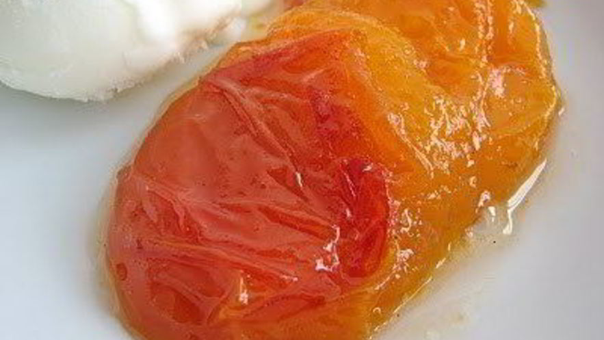 Рецепт абрикосов в ромашковом сиропе со сметанным мороженым