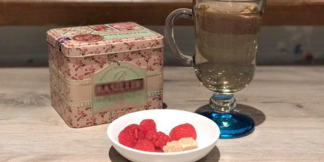 Рецепт белого травяного чая с малиной