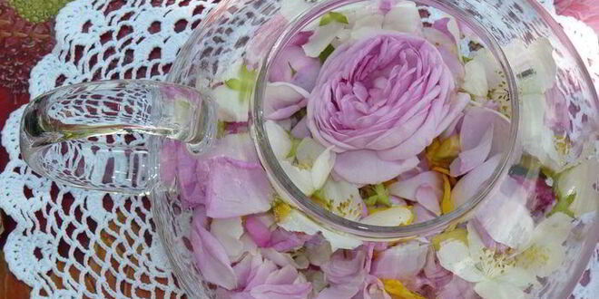 Рецепт летнего цветочного чая для подруг