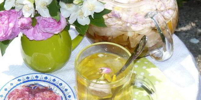 Рецепт летнего цветочного чая для подруг