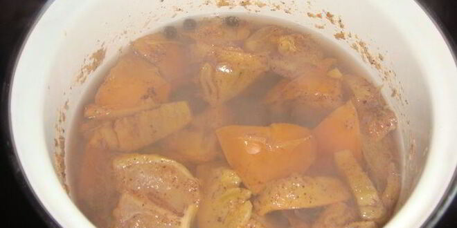 Рецепт согревающего пряного чая с хурмой