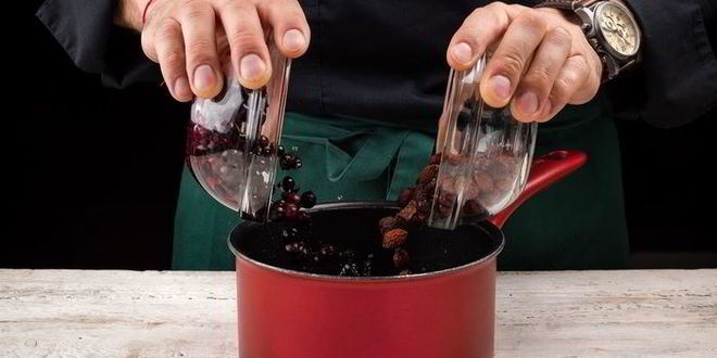 Рецепт витаминного чая с черной смородиной и шиповником