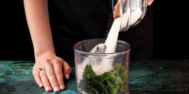 Рецепт витаминного чая с киви и мятным сахаром