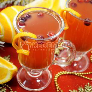 Рецепт Глинтвейна из белого вина с апельсином и клюквой