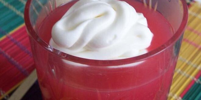 Рецепт киселя клюквенного горячего со сливками