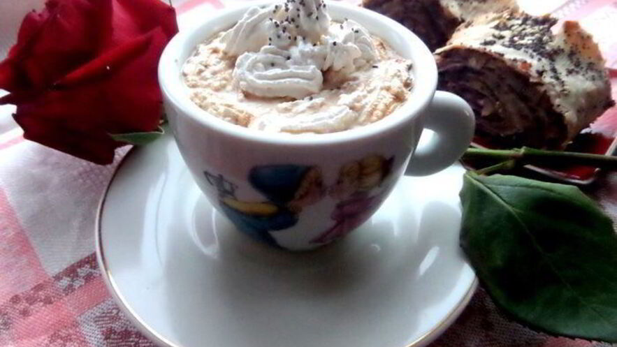 Рецепт карамельного кофе под сливочной шапочкой