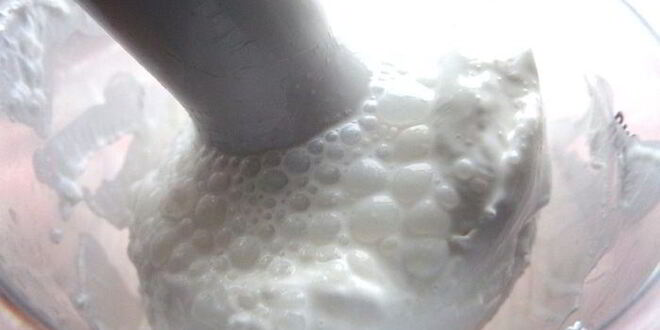 Рецепт карамельного кофе под сливочной шапочкой