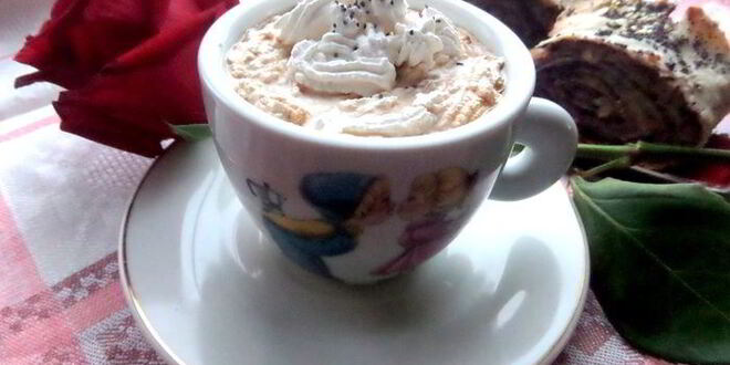 Рецепт карамельного кофе под сливочной шапочкой