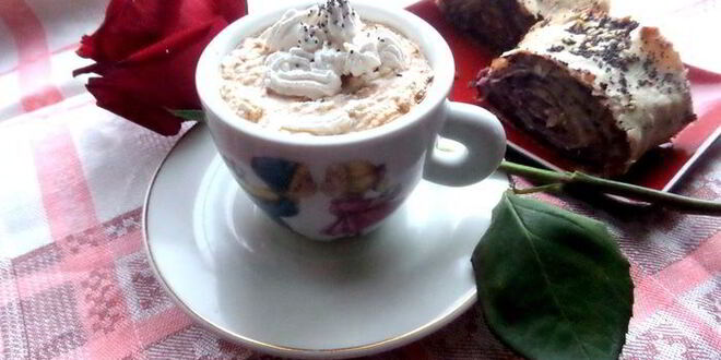 Рецепт карамельного кофе под сливочной шапочкой