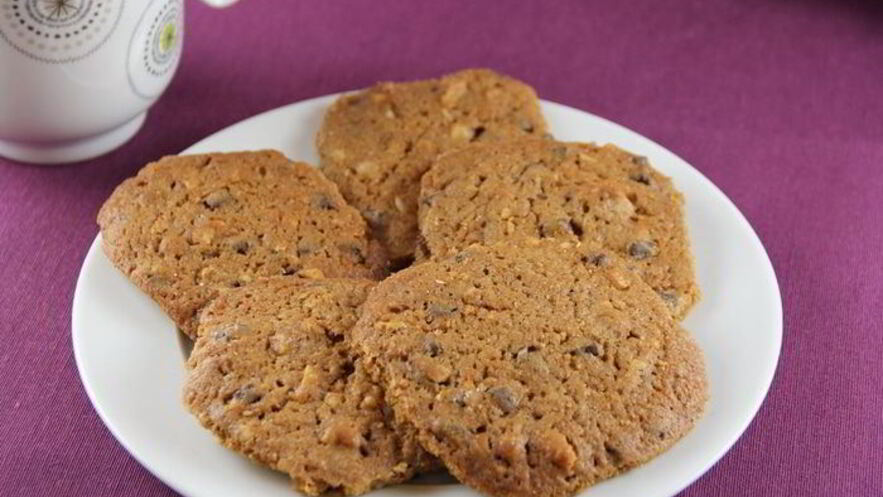 Рецепт хрустящих кофейных печений с шоколадом и грецкими орехами