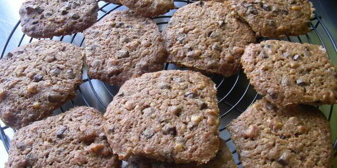 Рецепт хрустящих кофейных печений с шоколадом и грецкими орехами