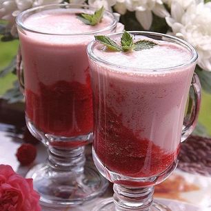 Рецепт Коктейля из ряженки с малиной