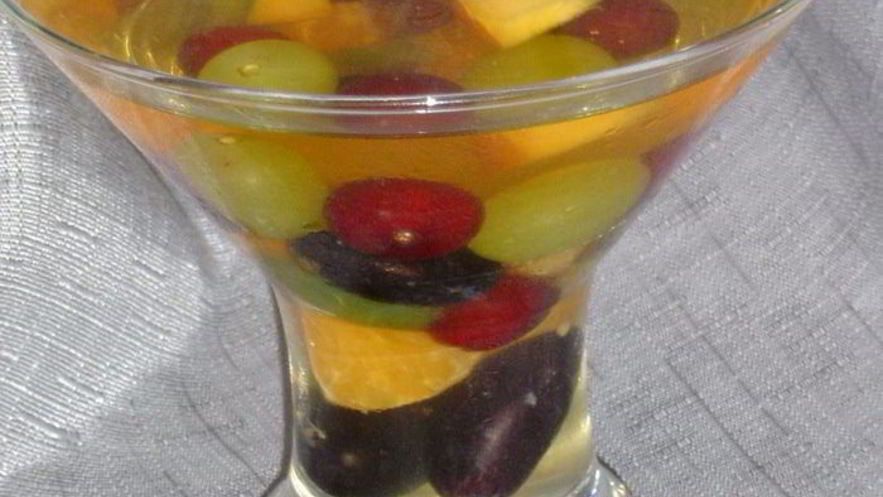 Рецепт коктейля из яблочного и виноградного сока