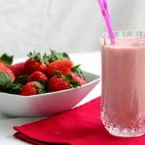 Коктейль с клубникой