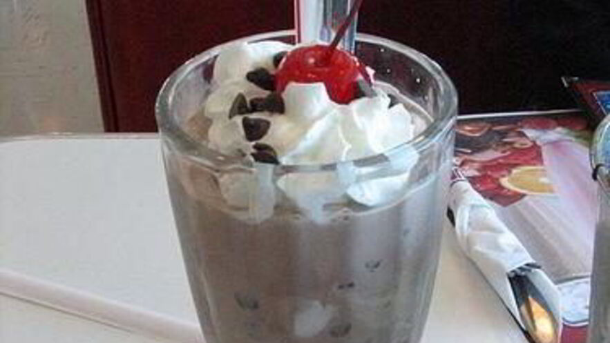 Рецепт коктейля царского сюрприз с шоколадной крошкой