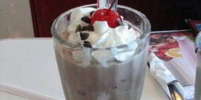 Рецепт коктейля царского сюрприз с шоколадной крошкой