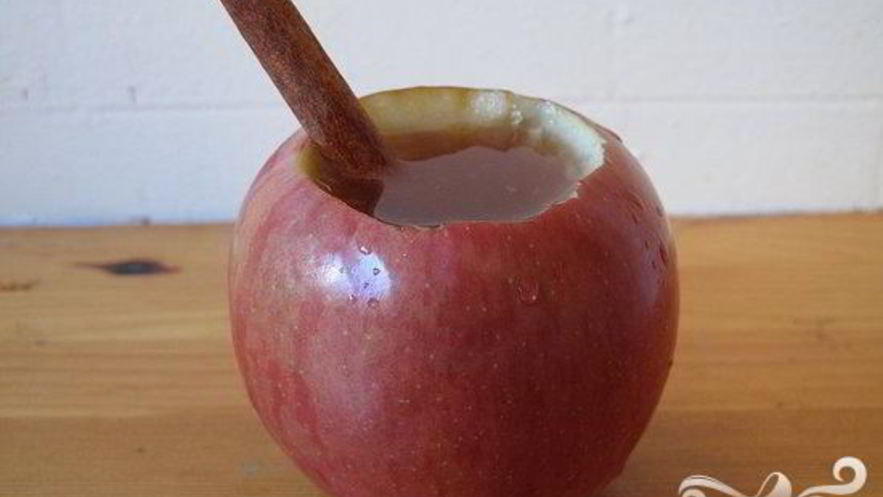 Рецепт яблочного коктейля с лимончелло и клюквой