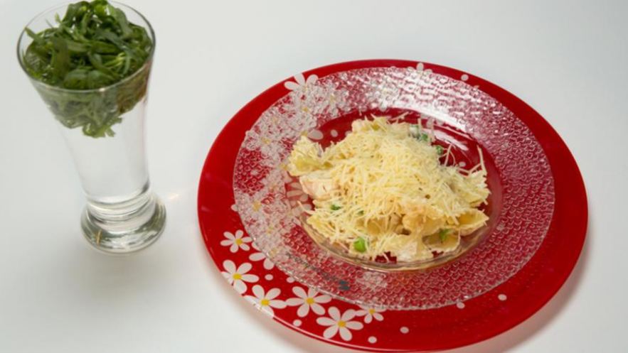 Рецепт фарфалле с лососем и домашний лимонад