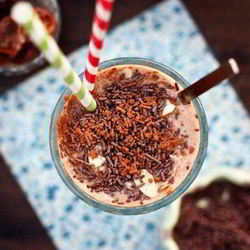 Рецепт Молочного коктейля с орехами и карамелью